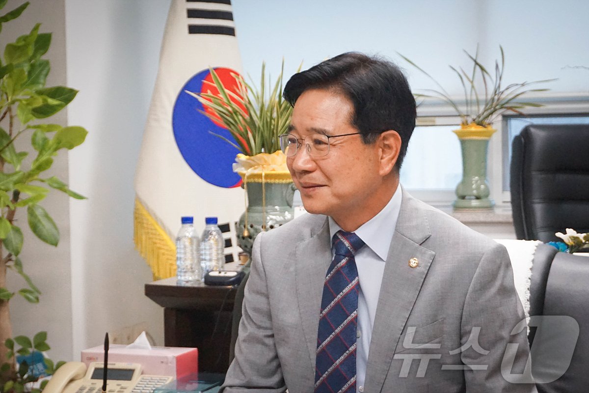 김창룡 전 경찰청장이 서울 중구 한국청소년육성회에서 &lt;뉴스1&gt;과 만나 한국청소년육성회 총재로서 첫 인터뷰를 진행하고 있다. 2024.7.18/뉴스1 ⓒ News1 이기범 기자