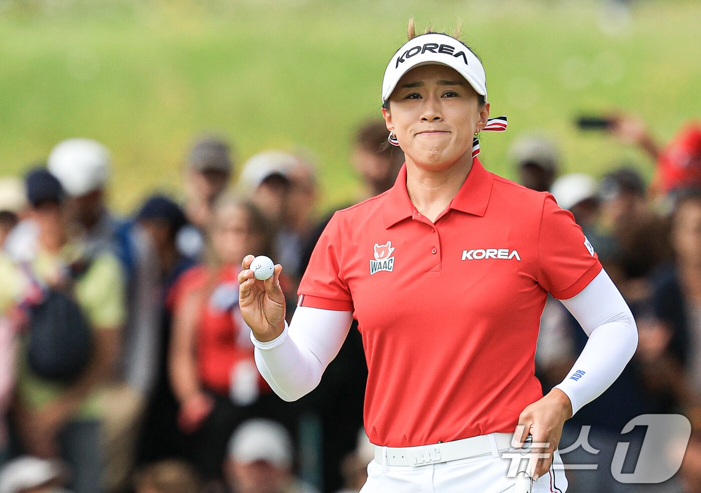 본문 이미지 - 대한민국 골프 대표팀 양희영이 7일 오후(한국시간) 프랑스 기앙쿠르에 위치한 르 골프 내셔널에서 열린 2024 파리올림픽 여자 골프 1라운드 3번홀에서 홀아웃 하고 있다. 2024.8.7/뉴스1 ⓒ News1 박정호 기자