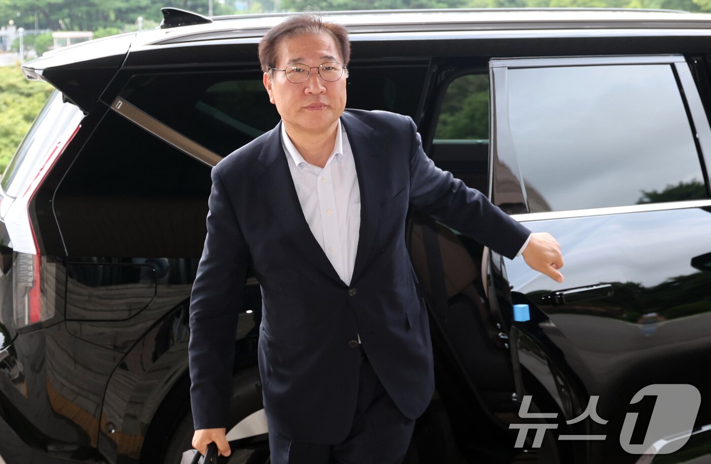 본문 이미지 - 박성재 법무부 장관이 8일 오전 경기도 과천시 정부과천청사 법무부로 출근하고 있다. 이날 법무부는 8.15 광복절 특별사면 대상자를 심의하는 사면심사위원회를 8일 개최한다. 윤석열 정부의 다섯 번째 특별사면을 위한 절차다. 2024.8.8/뉴스1 ⓒ News1 김명섭 기자