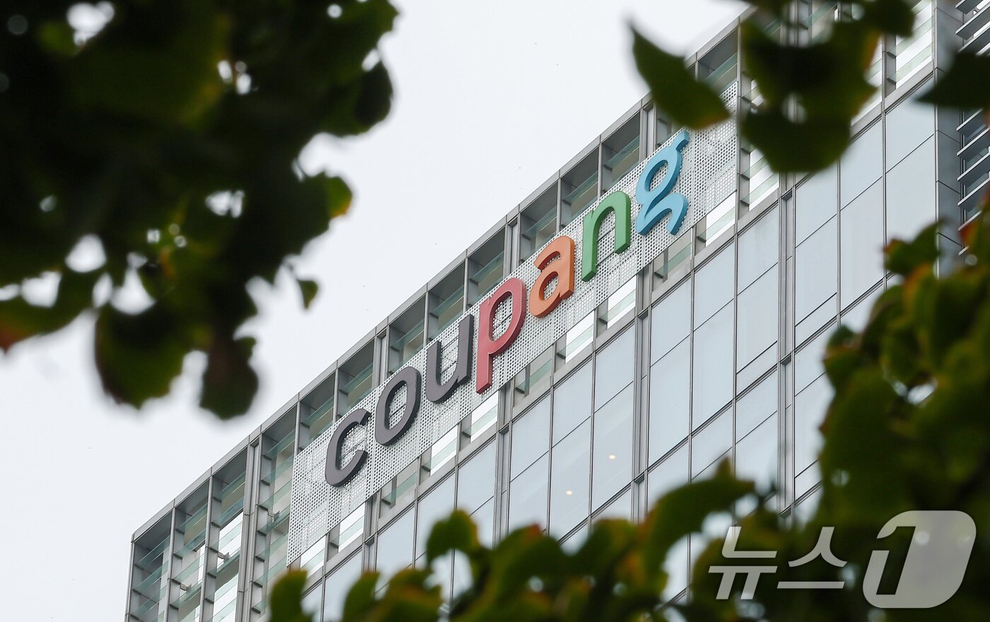 본문 이미지 - 사진은 8일 서울 송파구 쿠팡 본사의 모습. 2024.8.8/뉴스1 ⓒ News1 김성진 기자