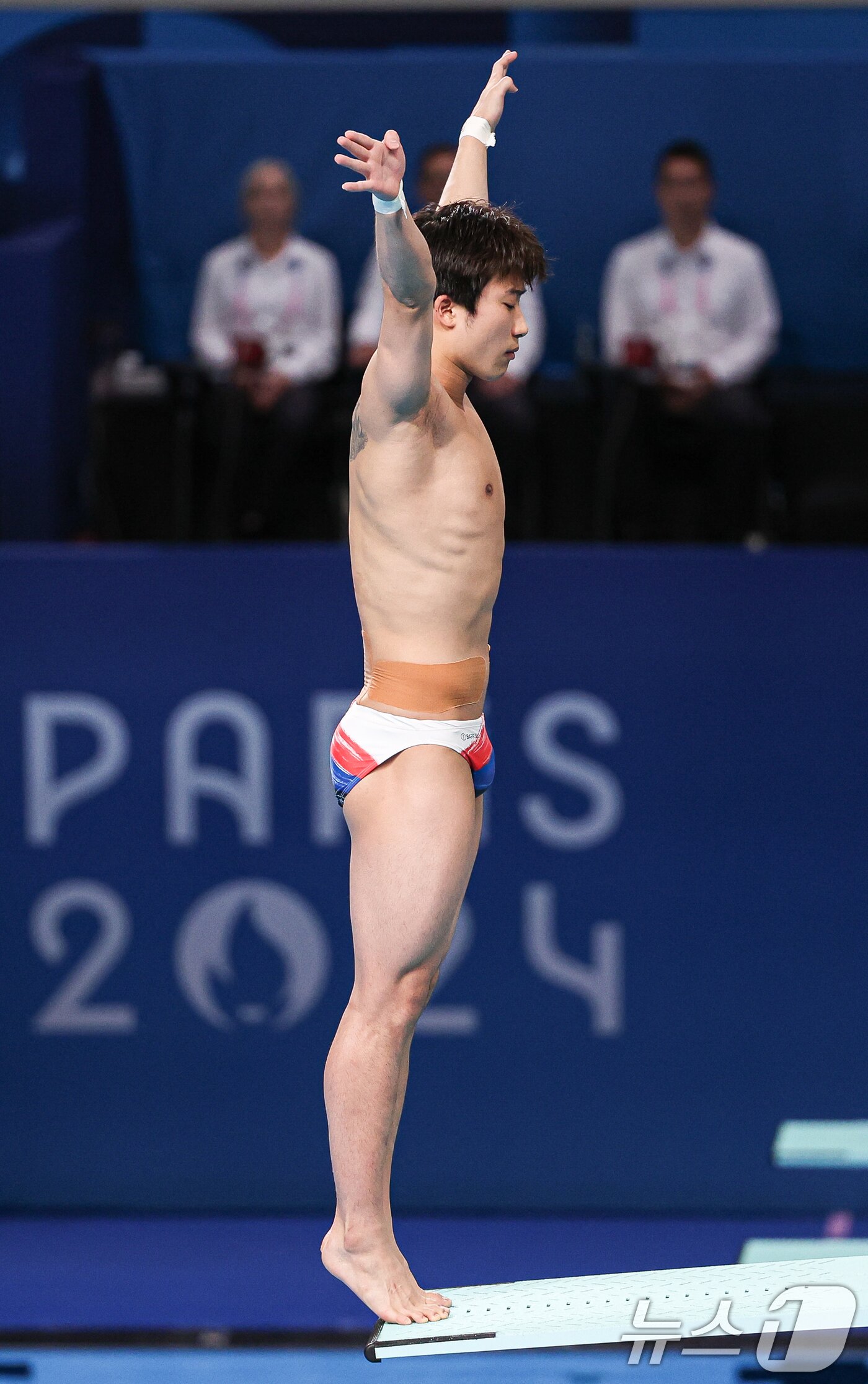 본문 이미지 - 대한민국 다이빙 국가대표팀 우하람 선수가 8일 오후(한국시간) 프랑스 파리 아쿠아틱 센터에서 진행된 2024 파리올림픽 다이빙 남자 3m 스프링보드 결승 경기를 펼치고 있다. 2024.8.8/뉴스1 ⓒ News1 박정호 기자
