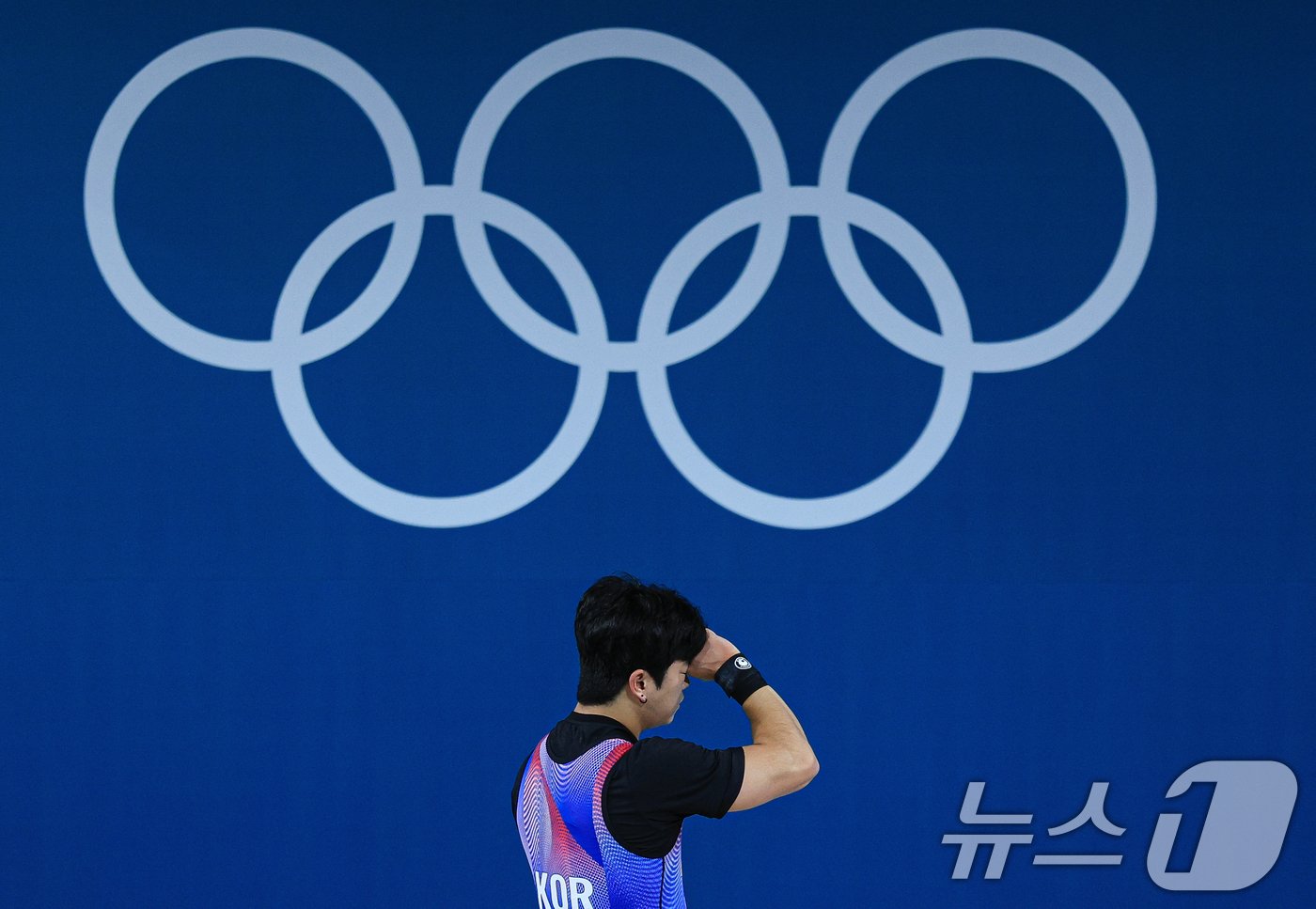 본문 이미지 - 대한민국 역도 국가대표팀 박주효 선수가 9일 오전&#40;한국시간&#41; 프랑스 파리 사우스 파리 아레나 6에서 진행된 2024 파리올림픽 역도 남자 73kg급 경기에서 용상 1차시기 186kg에 실패하고 있다. 2024.8.9/뉴스1 ⓒ News1 박정호 기자
