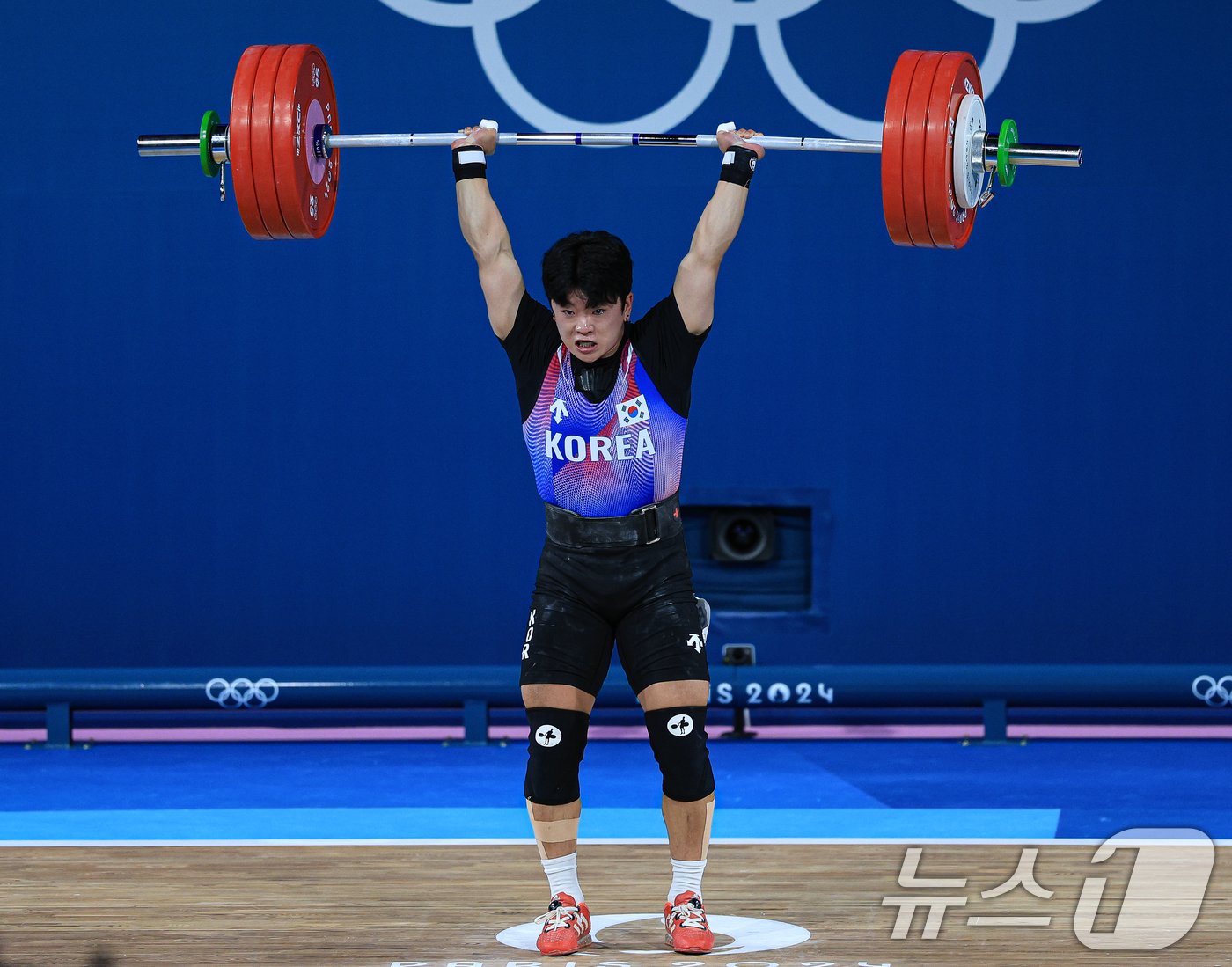 대한민국 역도 국가대표팀 박주효 선수가 9일 오전&#40;한국시간&#41; 프랑스 파리 사우스 파리 아레나 6에서 진행된 2024 파리올림픽 역도 남자 73kg급 경기에서 용상 2차시기 187kg에 성공하고 있다. 2024.8.9/뉴스1 ⓒ News1 박정호 기자