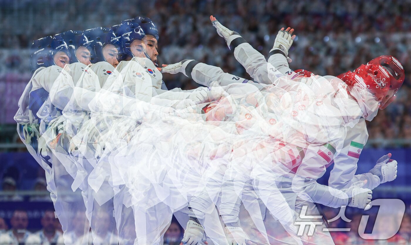 본문 이미지 - 대한민국 태권도 국가대표팀 김유진 선수가 9일(한국시간) 프랑스 파리 그랑 팔레에서 진행된 2024 파리올림픽 태권도 여자 57kg급 결승 경기에서 이란의 나히드 키야니찬데 선수와 자웅을 겨루고 있다. (다중노출) 2024.8.9/뉴스1 ⓒ News1 이동해 기자