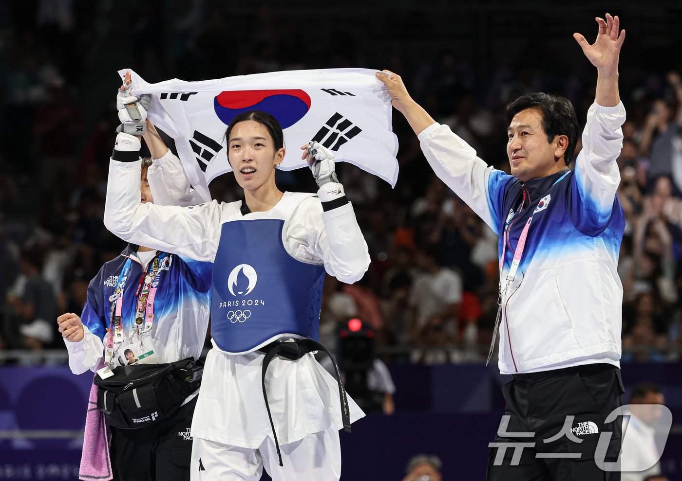 대한민국 태권도 국가대표팀 김유진 선수가 9일&#40;한국시간&#41; 프랑스 파리 그랑 팔레에서 진행된 2024 파리올림픽 태권도 여자 57kg급 결승 경기 이란의 나히드 키야니찬데 선수와의 경기에서 금메달을 확정지은 후 기뻐하고 있다. 2024.8.9/뉴스1 ⓒ News1 이동해 기자