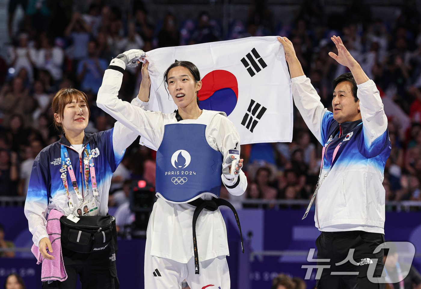 대한민국 태권도 국가대표팀 김유진 선수가 9일&#40;한국시간&#41; 프랑스 파리 그랑 팔레에서 진행된 2024 파리올림픽 태권도 여자 57kg급 결승 경기 이란의 나히드 키야니찬데 선수와의 경기에서 금메달을 확정지은 후 기뻐하고 있다. 2024.8.9/뉴스1 ⓒ News1 이동해 기자