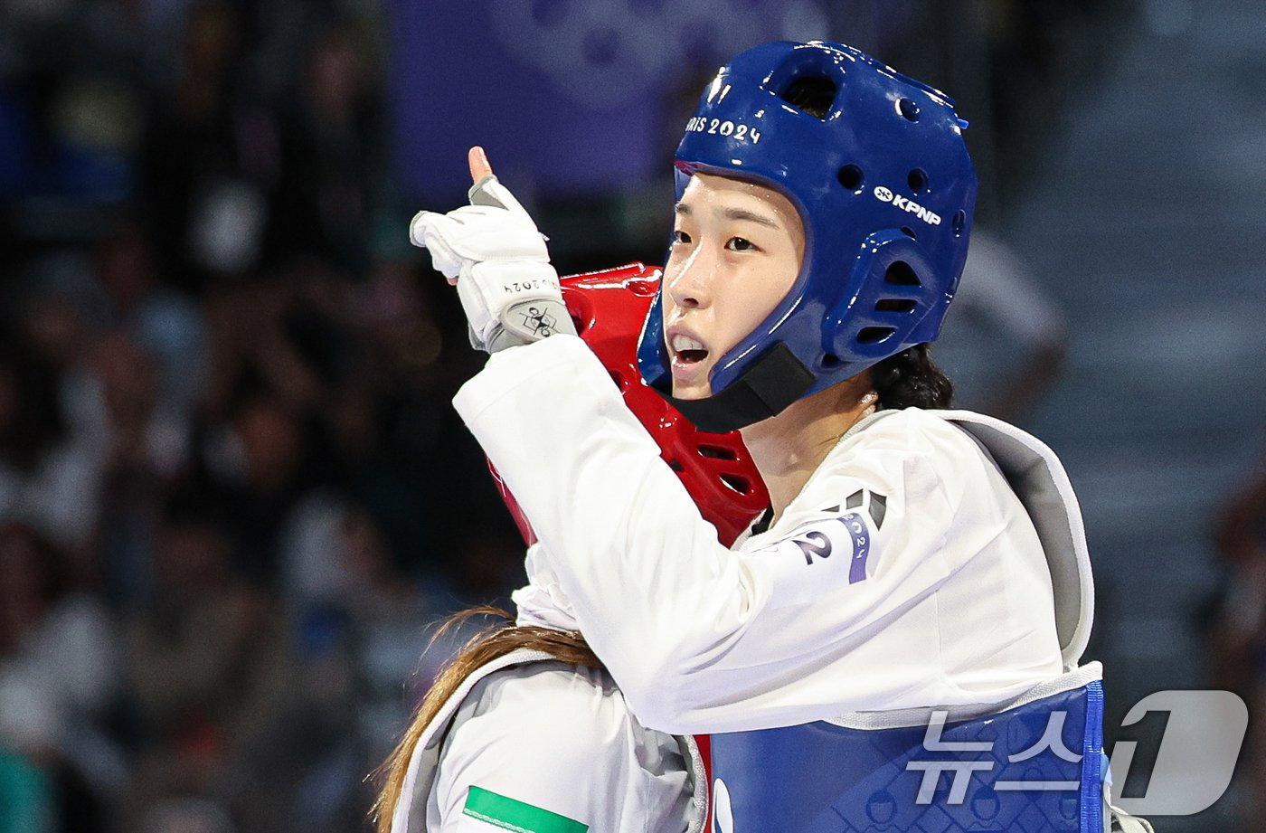 대한민국 태권도 국가대표팀 김유진 선수가 9일&#40;한국시간&#41; 프랑스 파리 그랑 팔레에서 진행된 2024 파리올림픽 태권도 여자 57kg급 결승 경기 이란의 나히드 키야니찬데 선수와의 경기에서 금메달을 확정지은 후 기뻐하고 있다. 2024.8.9/뉴스1 ⓒ News1 이동해 기자