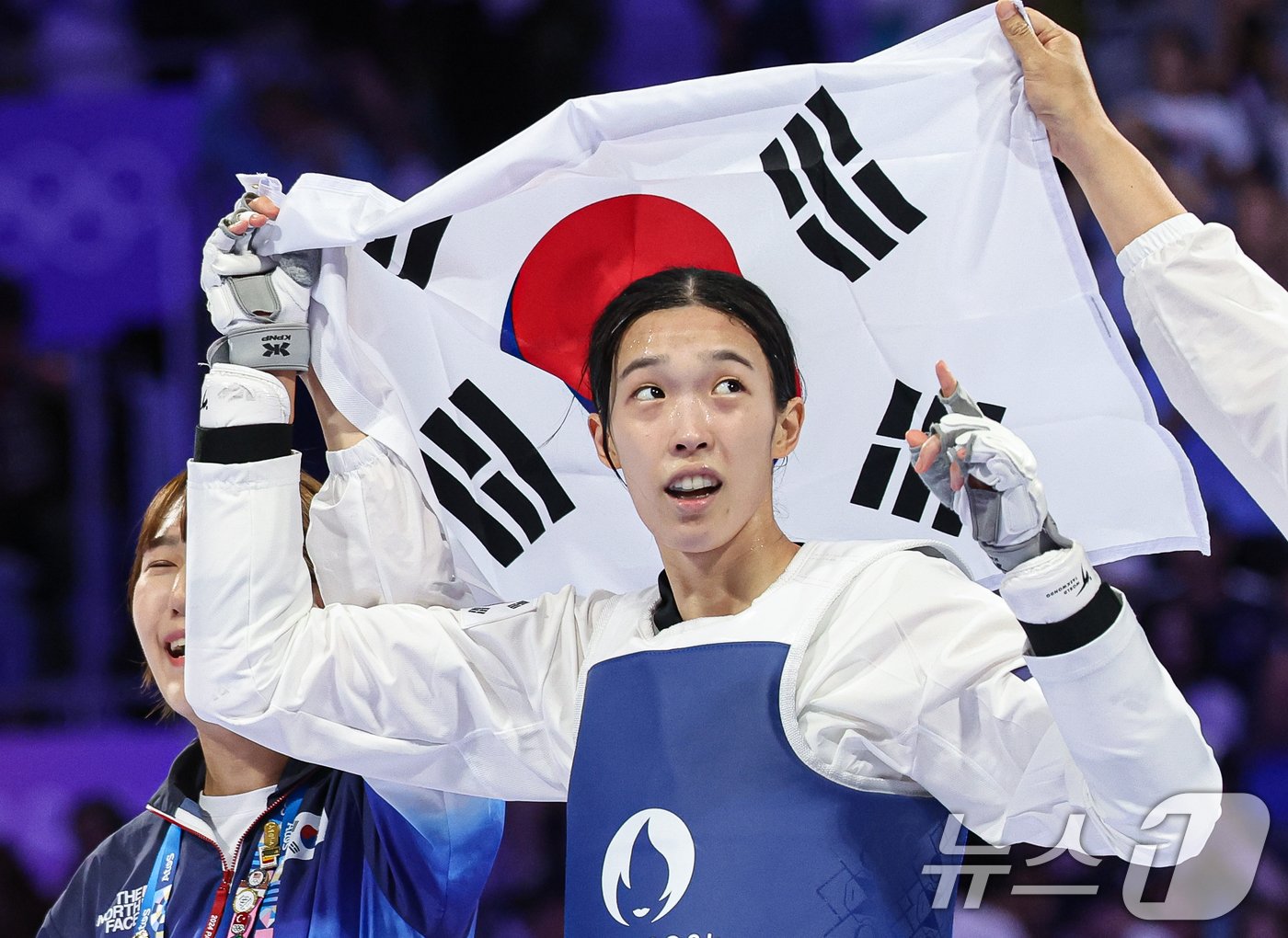 대한민국 태권도 국가대표팀 김유진 선수가 9일&#40;한국시간&#41; 프랑스 파리 그랑 팔레에서 진행된 2024 파리올림픽 태권도 여자 57kg급 결승 경기 이란의 나히드 키야니찬데 선수와의 경기에서 금메달을 확정지은 후 기뻐하고 있다. 2024.8.9/뉴스1 ⓒ News1 이동해 기자