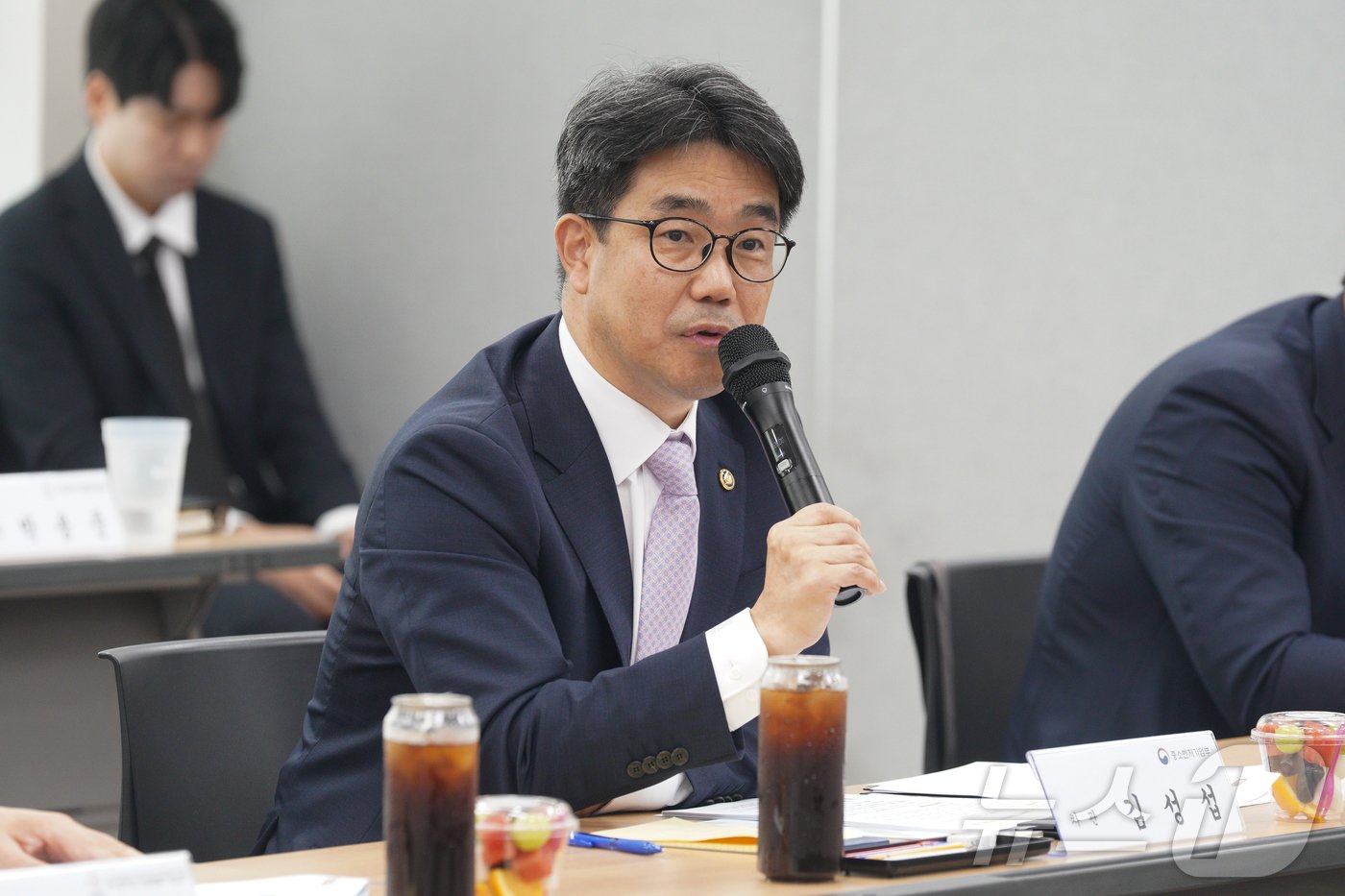 본문 이미지 - 김성섭 중기부 차관은 9일 서울 영등포구 장애인기업종합지원센터에서 장애인기업 활동 촉진 간담회를 개최했다. (중소벤처기업부 제공)