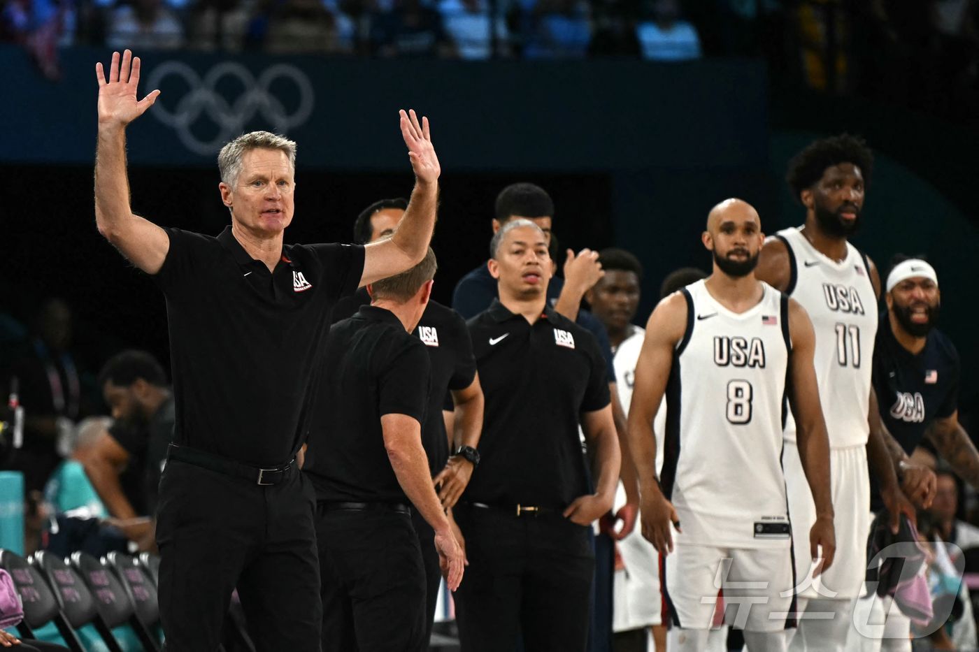 본문 이미지 - 미국 대표팀의 스티브 커 감독(왼쪽). ⓒ AFP=뉴스1