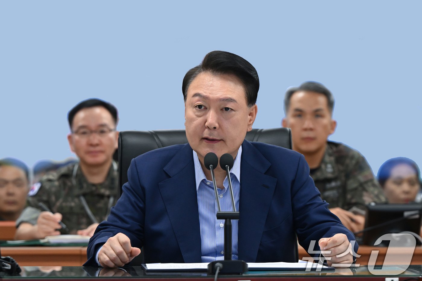 본문 이미지 - 윤석열 대통령이 9일 계룡대 전시지휘시설에서 '24년 을지 자유의 방패(UFS, Ulchi Freedom Shield) 연습 준비상태를 점검하고 있다. (대통령실 제공) 2024.8.9/뉴스1 ⓒ News1 박지혜 기자