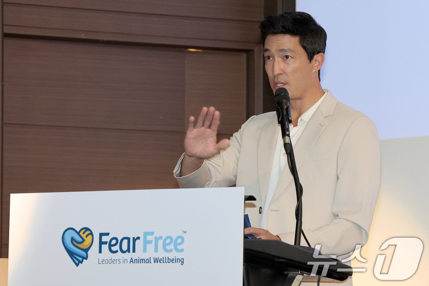 본문 이미지 - 피어프리 공식 홍보대사 배우 다니엘 헤니가 피어프리 코리아 런칭 포럼에서 발표하고 있다. 2024.9.1/뉴스1 ⓒ News1 이동해 기자