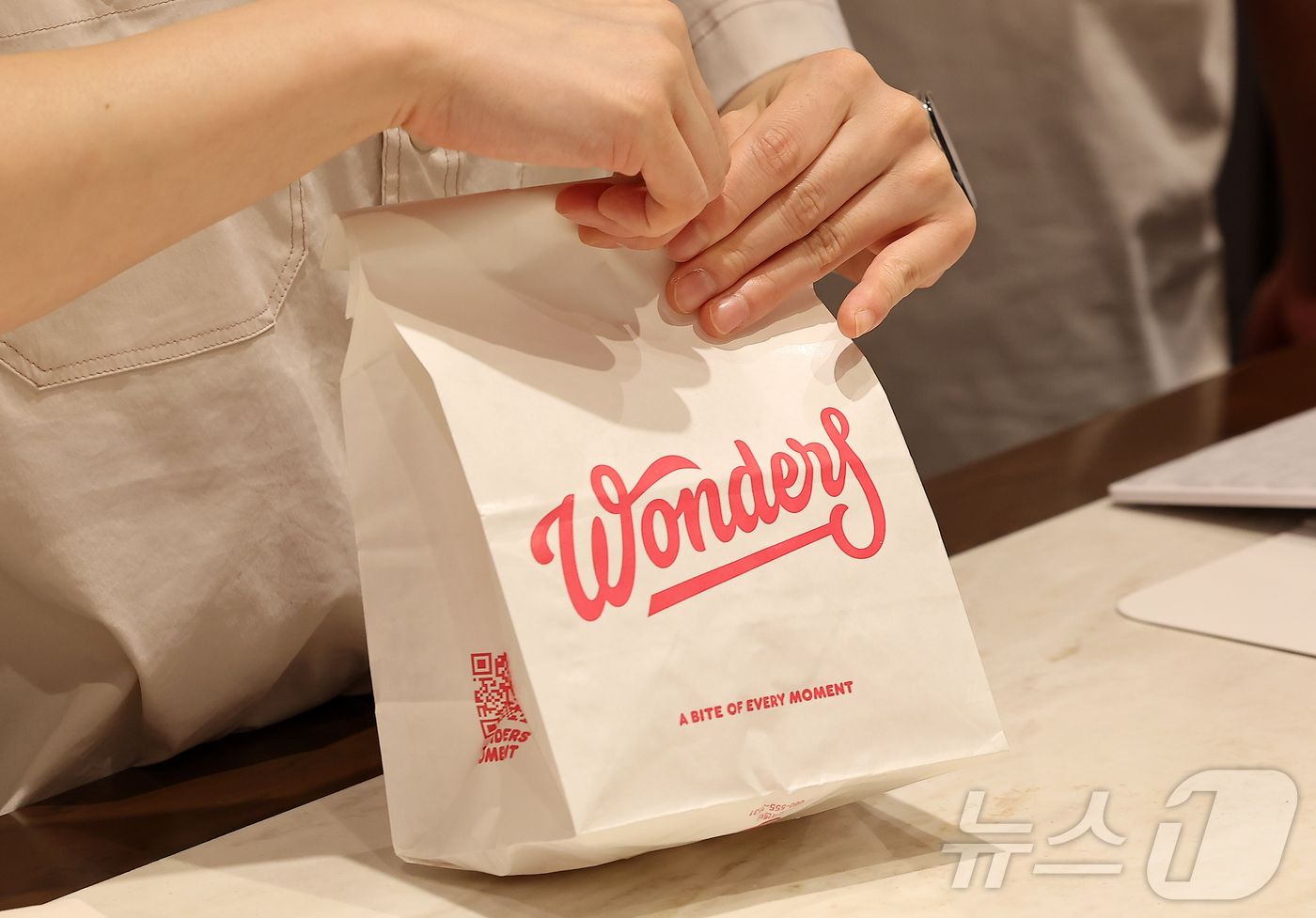 (서울=뉴스1) 김진환 기자 = 10일 SPC그룹 비알코리아가 운영하는 던킨은 국내 브랜드 출범 30주년을 맞아 새로운 프리미엄 콘셉트 프로젝트인 '원더스(Wonders)'를 론칭 …