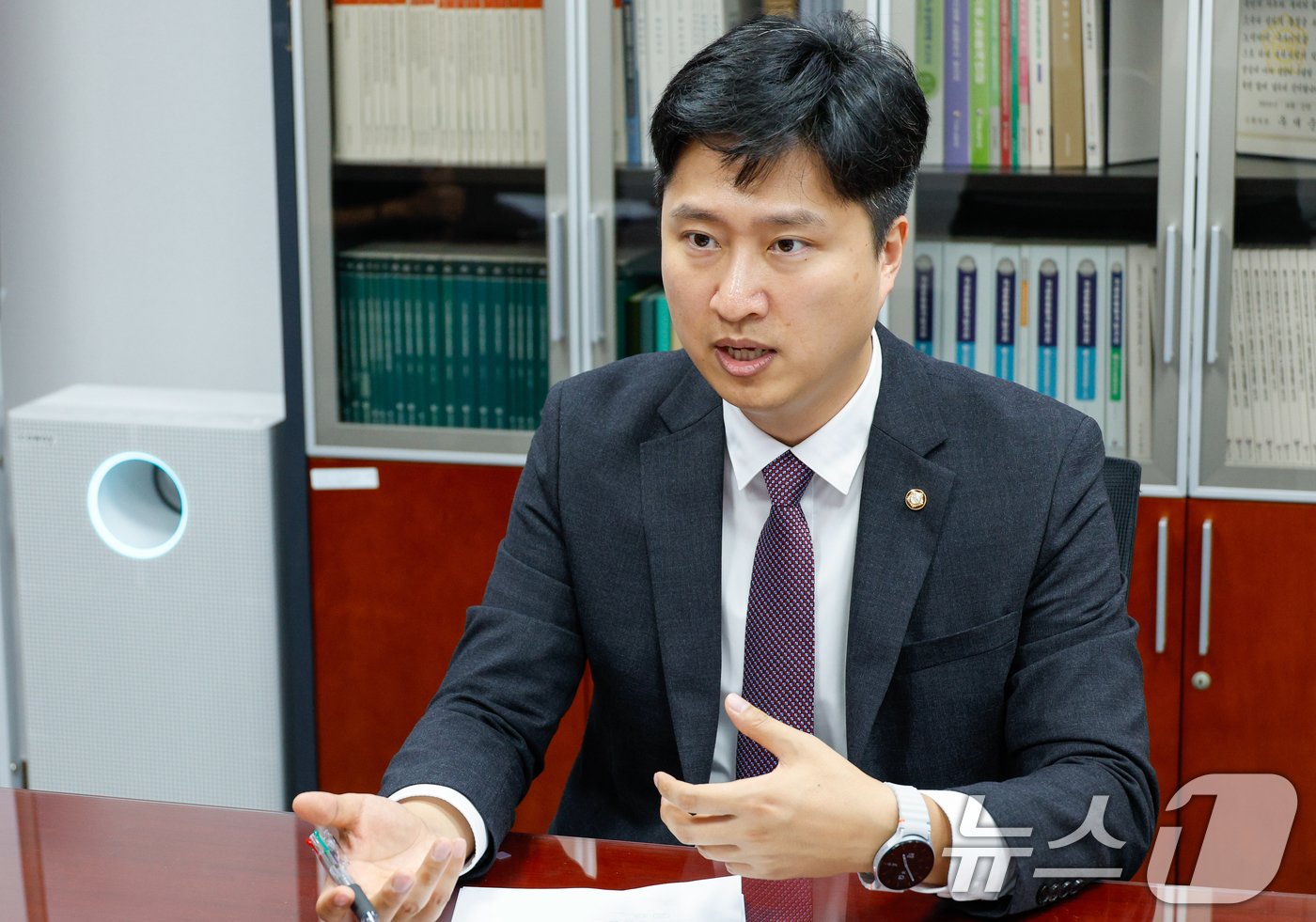 본문 이미지 - 우재준 국민의힘 의원이 10일 서울 여의도 국회의원회관에서 뉴스1과 인터뷰를 하고 있다. 2024.9.10/뉴스1 ⓒ News1 안은나 기자