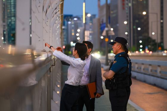 '김건희 예산' 공방…여 "딱지 붙여 무논리 비판" 야 "급격한 추진"