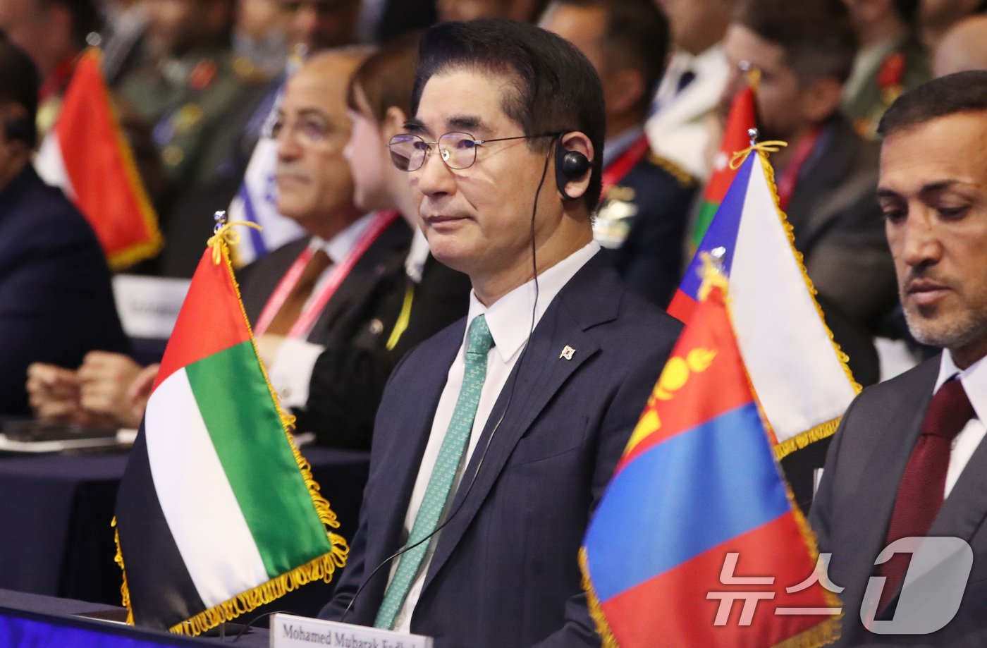 본문 이미지 - 김용현 국방부 장관이 11일 오전 서울 중구 소공동 롯데호텔에서 열린 2024 서울안보대화에서 한덕수 국무총리의 개회사를 경청하고 있다. 2024.9.11/뉴스1 ⓒ News1 임세영 기자