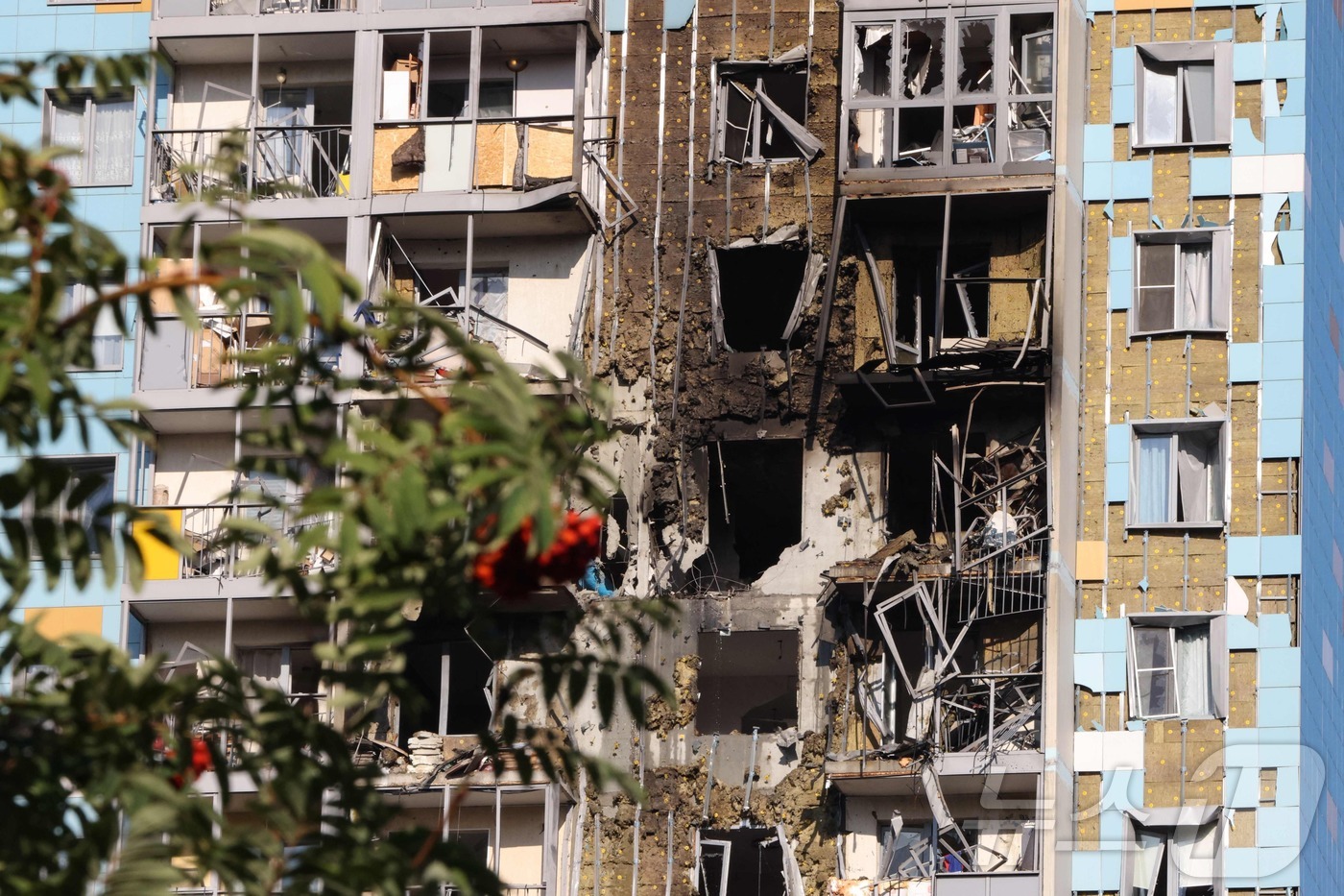 (라멘스코예 AFP=뉴스1) 우동명 기자 = 10일 (현지시간) 우크라이나의 대규모 드론 공격을 받은 모스크바 외곽 라멘스코예의 불에 타고 파괴된 아파트가 보인다. 2024.09. …