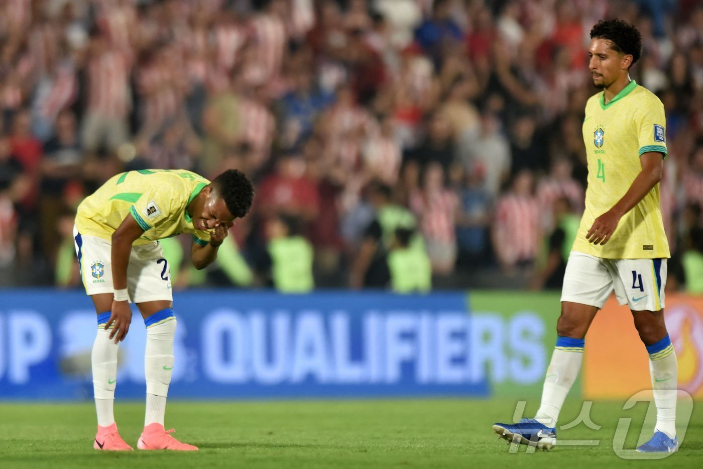 본문 이미지 - 파라과이 원정에서 패배한 브라질. ⓒ AFP=뉴스1