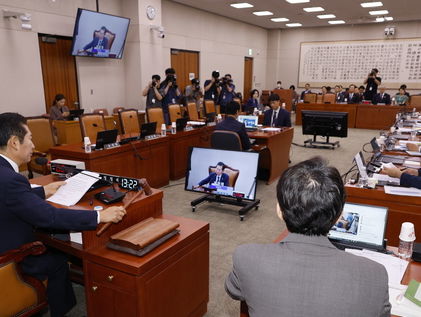 '해병대원·김건희 특검법' 법사위 통과…여당 반발 퇴장