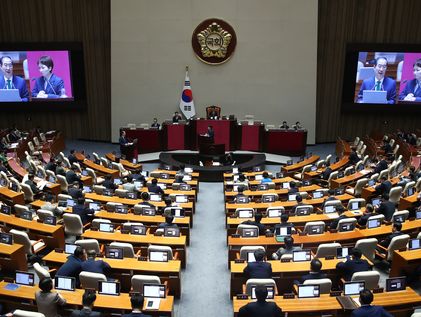 "지역화폐, 민생효과 의구심" vs "내수살리기 뭐라도 해야"