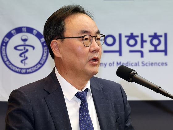 대한의학회장 "정부, 마지막 기회…휴학 승인해 대화 물꼬 트길"