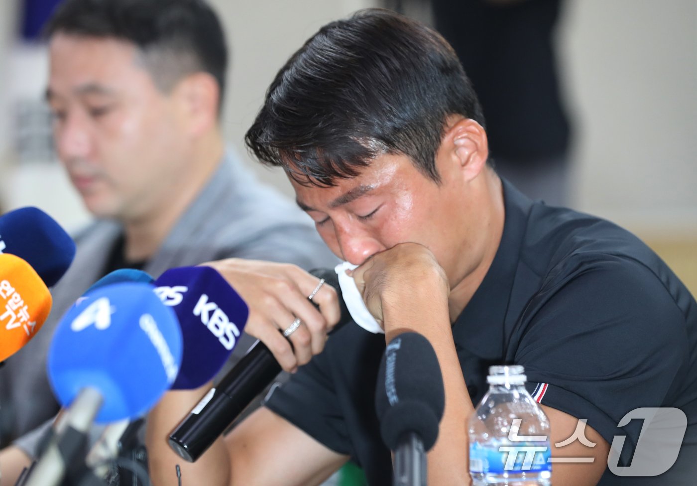 승부 조작 혐의로 중국축구협회로부터 영구 제명 징계를 받은 축구선수 손준호&#40;수원FC&#41;가 11일 오후 경기 수원시 장안구 수원시체육회관에서 열린 기자회견에서 입장을 밝히고 있다. 2024.9.11/뉴스1 ⓒ News1 김영운 기자