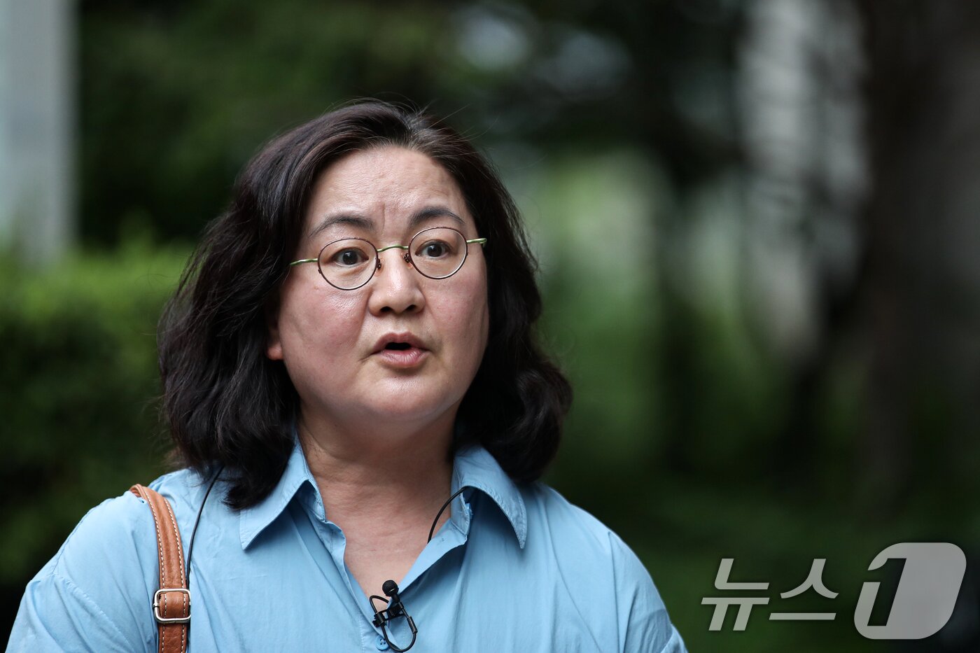 본문 이미지 - 이른바 '재판 노쇼'로 피해를 입은 고(故) 박주원 양의 어머니 이기철 씨가 11일 오후 서울 서초구 서울지방변호사회관 앞에서 권경애 변호사에 대한 재징계 청구서 제출에 앞서 입장을 밝히고 있다.  2024.9.11 ⓒ 뉴스1 이승배 기자