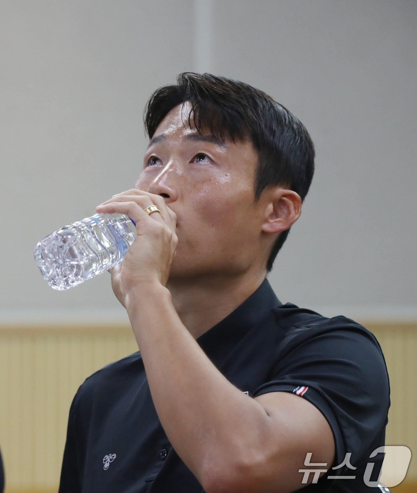 본문 이미지 - 승부 조작 혐의로 중국축구협회로부터 영구 제명 징계를 받은 축구선수 손준호(수원FC)가 11일 오후 경기 수원시 장안구 수원시체육회관에서 열린 기자회견에서 입장을 밝히고 있다. 2024.9.11/뉴스1 ⓒ News1 김영운 기자