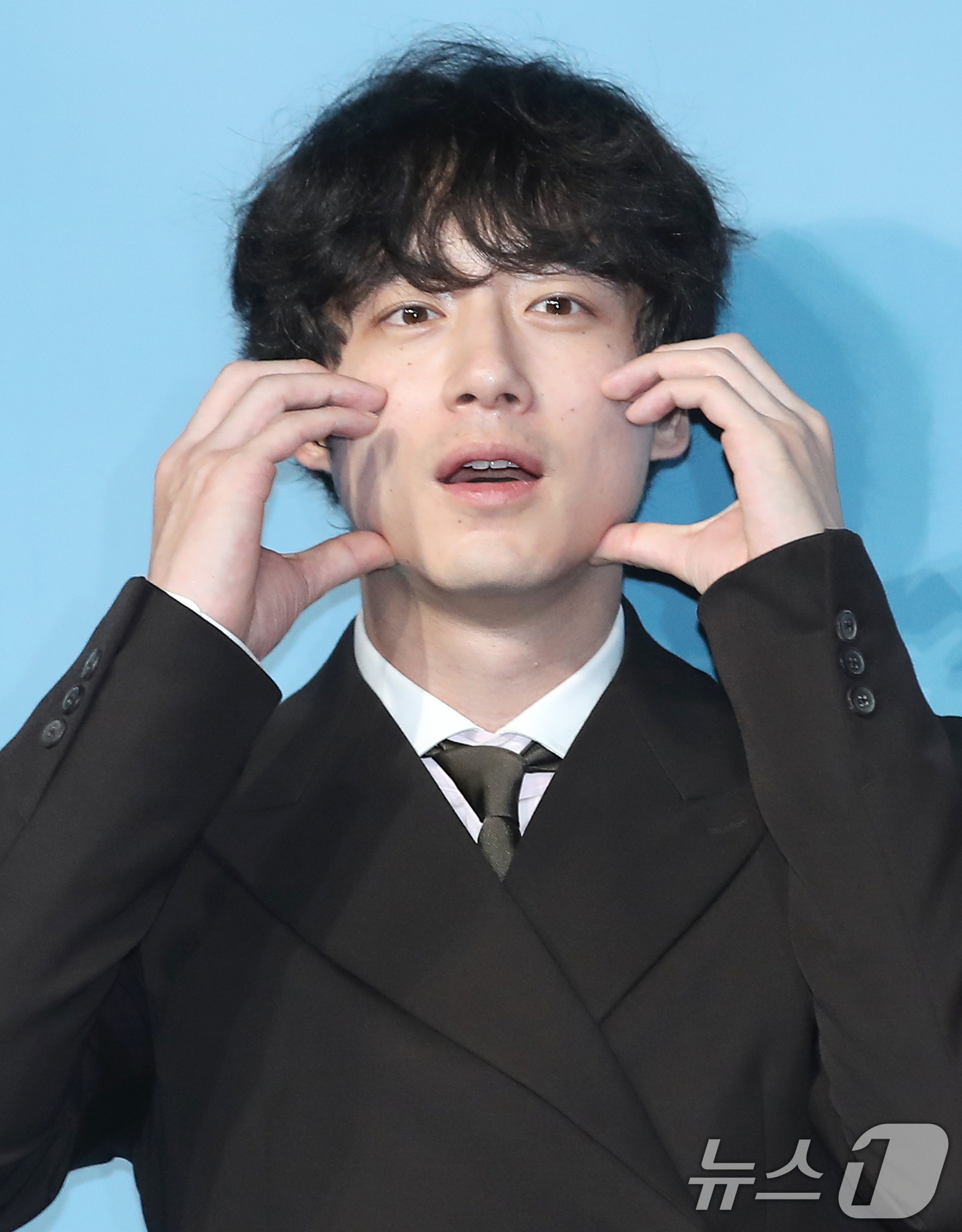 (서울=뉴스1) 권현진 기자 = 일본 배우 사카구치 켄타로가 12일 서울 중구 웨스틴 조선 서울에서 열린 쿠팡플레이 시리즈 '사랑 후에 오는것들' 제작발표회에서 포즈를 취하고 있다 …