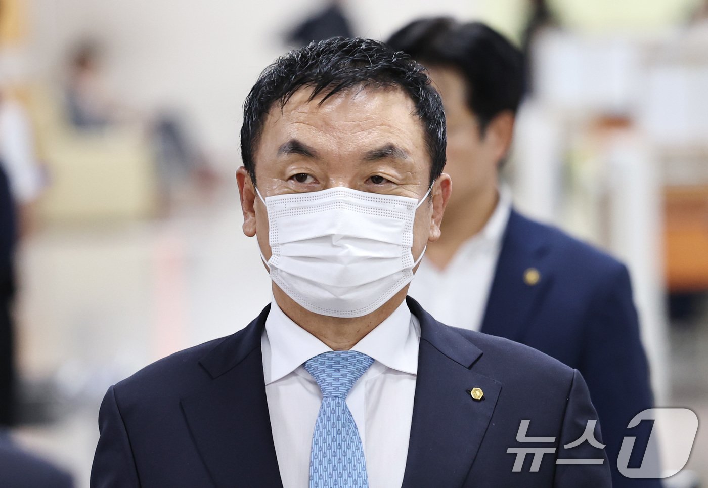 본문 이미지 - 권오수 전 도이치모터스 회장이 12일 오후 서울 서초구 서울고등법원에서 열리는 도이치모터스 주가조작 관련 항소심 선고공판에 출석하고 있다. 2024.9.12/뉴스1 ⓒ News1 구윤성 기자