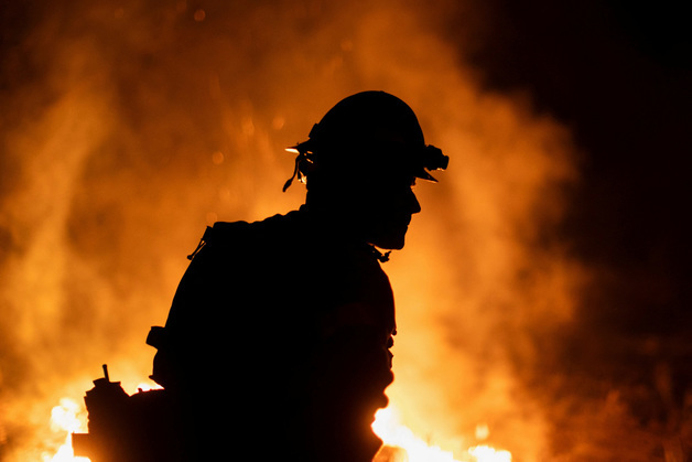 [포토] 불길 속 소방관