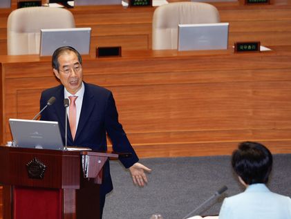 한 총리, 박근혜 탄핵 결정에 "달리 생각하는 분, 의외로 많아"