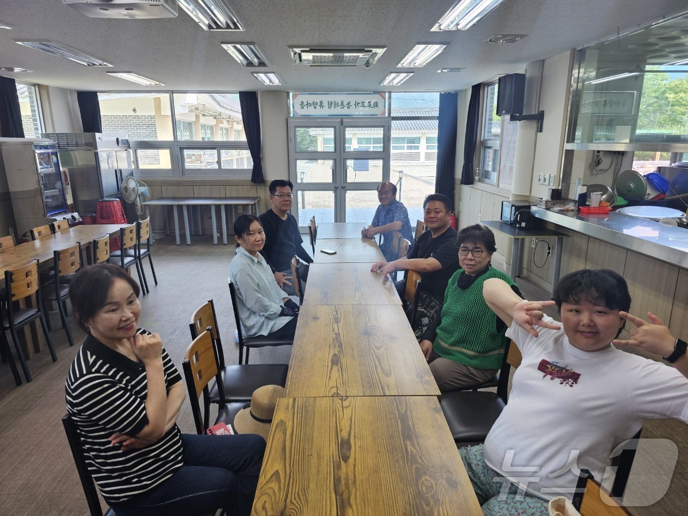 본문 이미지 - 밀양 퇴로고가마을에서 만난 '농촌에서 살아보기' 참가자들이 그간 겪은 경험을 말하고 있다. 2024.9.10 ⓒ 뉴스1 박민석 기자