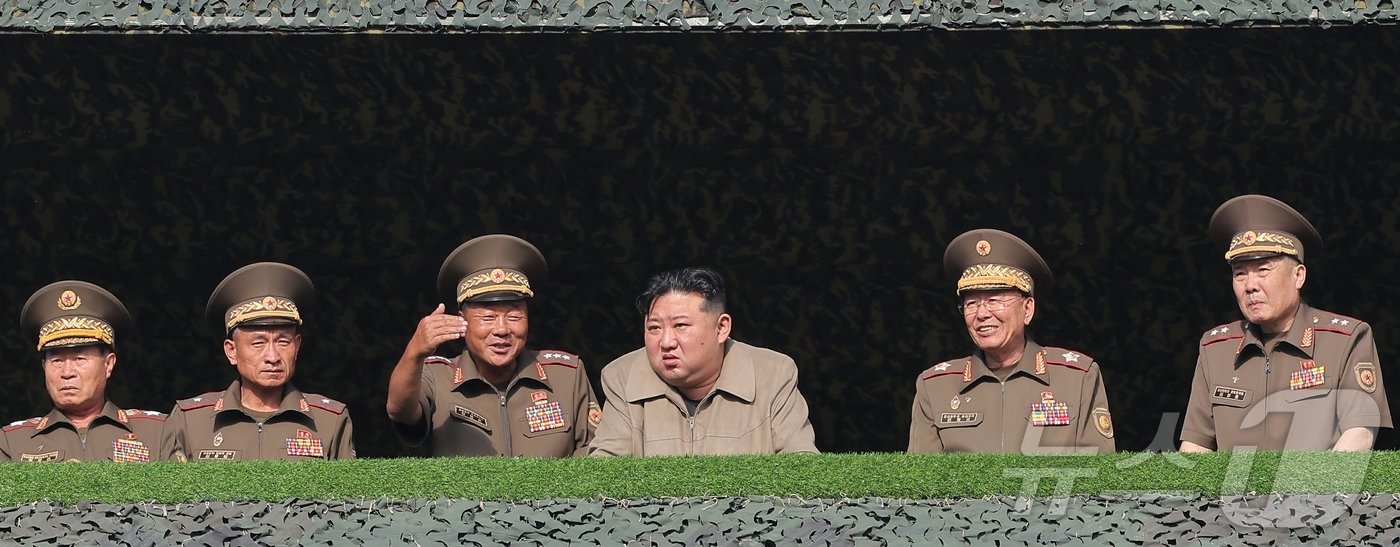 본문 이미지 - (평양 노동신문=뉴스1) = 북한 노동당 기관지 노동신문은 13일 김정은 노동당 총비서가 조선인민군 특수작전무력훈련기지를 현지 시찰하고 전투원들의 훈련을 지도했다고 보도했다.  [국내에서만 사용가능. 재배포 금지. DB 금지. For Use Only in the Republic of Korea. Redistribution Prohibited] rodongphoto@news1.kr