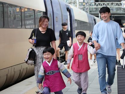 "딱 한장 남은 표 잡고 고향갑니다"…귀성객들 '설렘 가득'