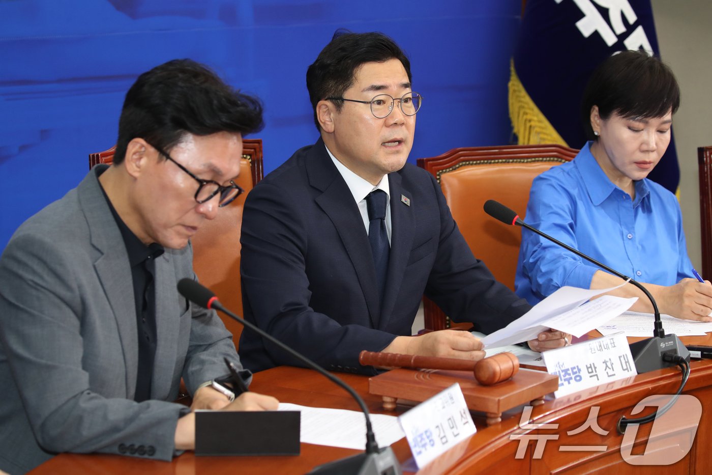 본문 이미지 - 박찬대 더불어민주당 원내대표가 13일 오전 서울 여의도 국회에서 열린 최고위원회의에서 여당을 향해 김건희 특검법의 수용을 촉구하고 있다. 2024.9.13/뉴스1 ⓒ News1 이광호 기자