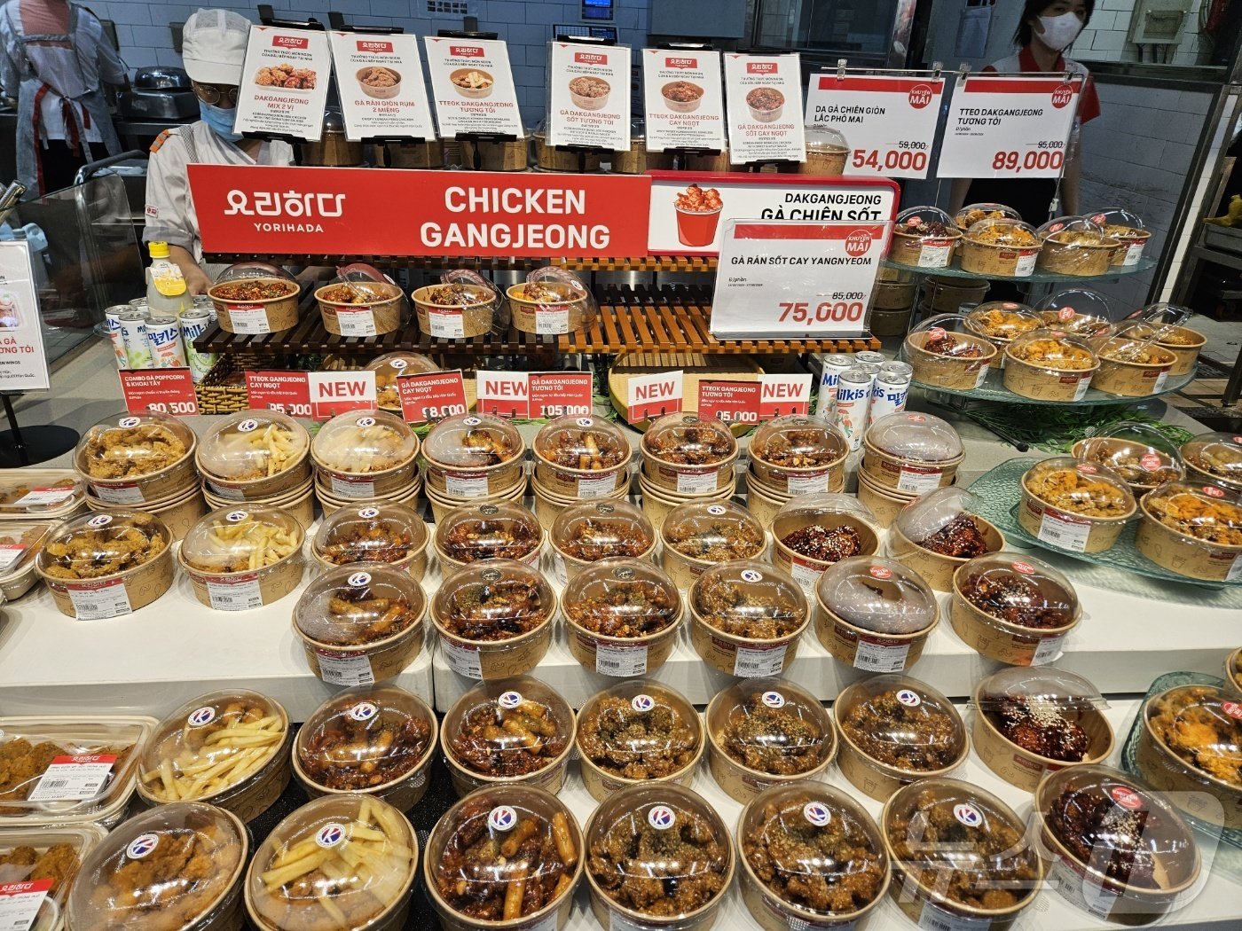 본문 이미지 - 베트남 호찌민 소재 롯데마트 남사이공점 내 '요리하다 키친' 코너.ⓒ 뉴스1/김진희 기자.