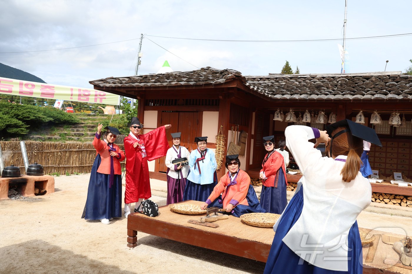 산청한방약초축제 체험 프로그램&#40;산청군 제공&#41;.