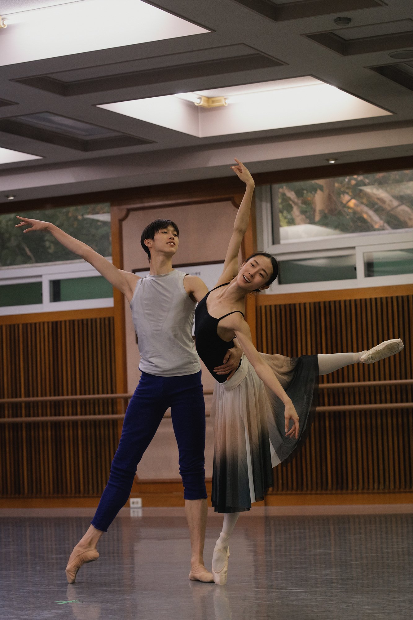 본문 이미지 - 이번 '라 바야데르' 공연에서 호흡을 맞추는 전민철('솔로르' 역)과 이유림('니키야' 역).(유니버설발레단 제공)