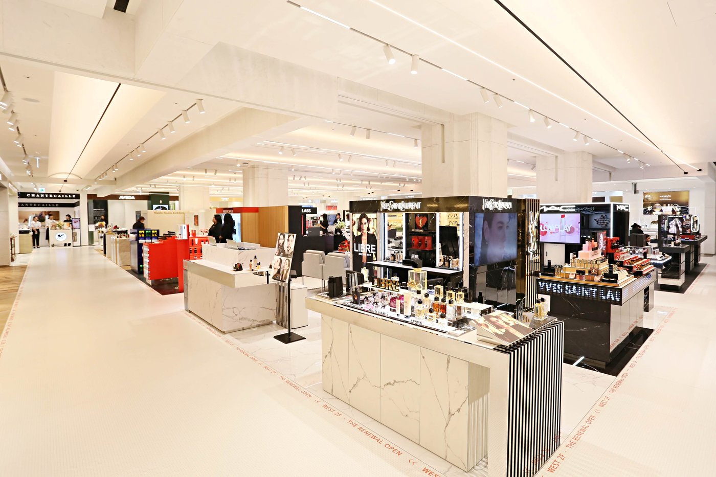 본문 이미지 - 갤러리아 명품관 웨스트 2층 새단장 전경(한화갤러리아 제공)