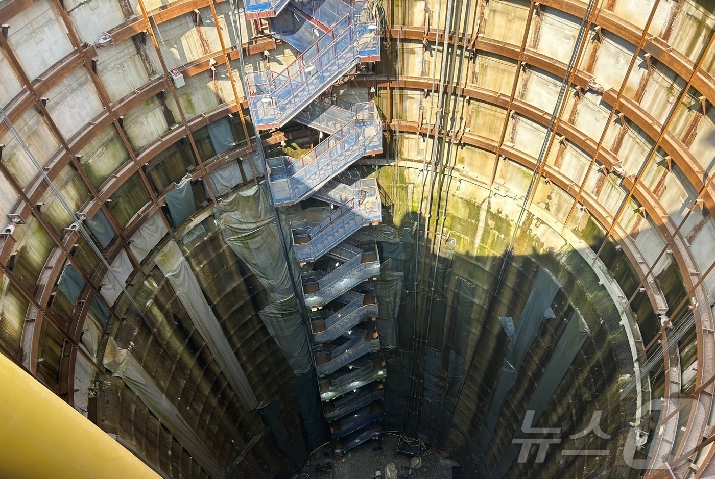 본문 이미지 - ‘춘천~속초 동서고속화철도 사업’ 1공구 건설현장.(독자제공)/뉴스1