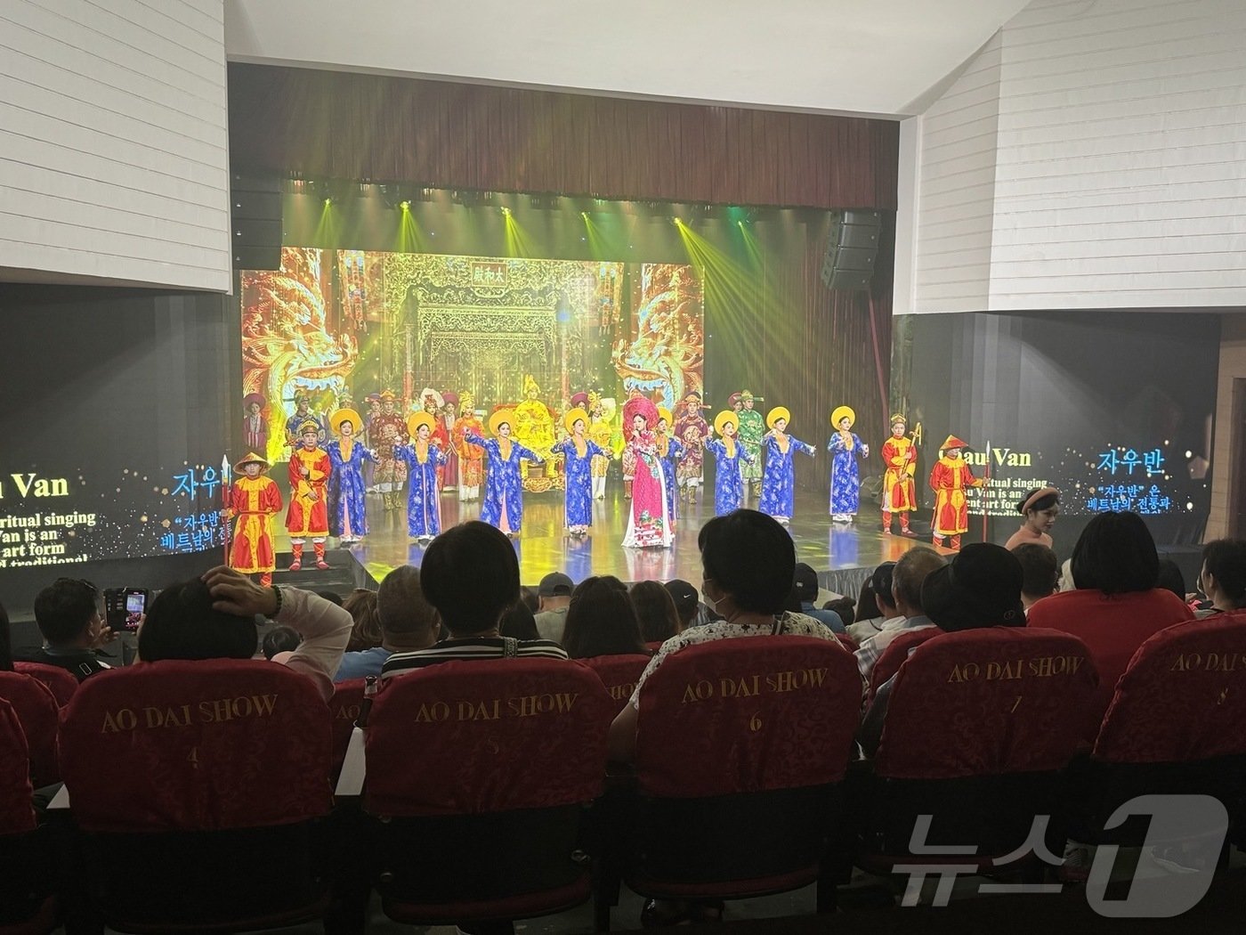 본문 이미지 - 베트남 다낭에서 열리는 '아오자이 쇼'의 한 장면. ⓒ 뉴스1 김형준 기자