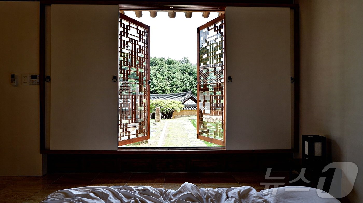 본문 이미지 -  한옥 건축에서 볼 수 있는 차경ⓒ News1 윤슬빈 기자