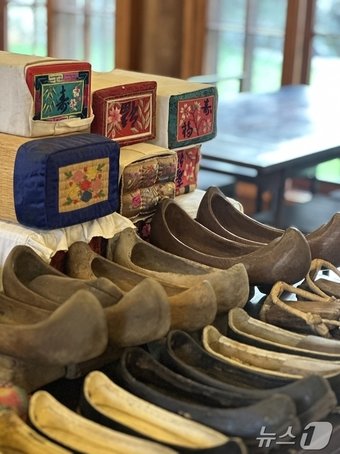 본문 이미지 -  안영환 락고재 회장의 소장품들ⓒ News1 윤슬빈 기자