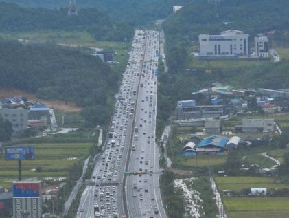 연휴 첫날 귀성길 정체 시작