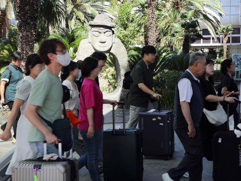 '비계 삼겹살·고물가' 누가 가냐더니…제주 관광객, 벌써 1000만명 돌파