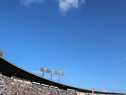 '폭염경보' 부산서 프로야구 직관하던 11세 팬, 구급차에 실려가