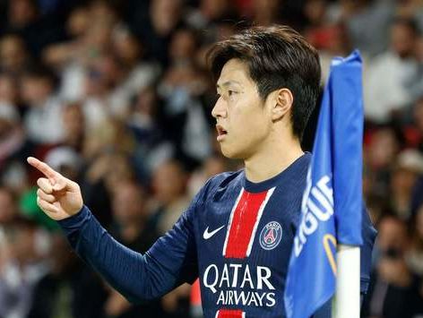 PSG 돌아간 이강인, 중앙 미드필더로 풀타임 소화…4연승 견인