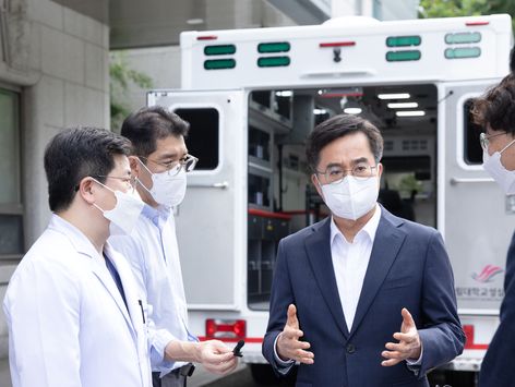 김동연 "'병원 갈 일 생기면 안 돼'란 말이 명절 덕담된 현실 개탄"