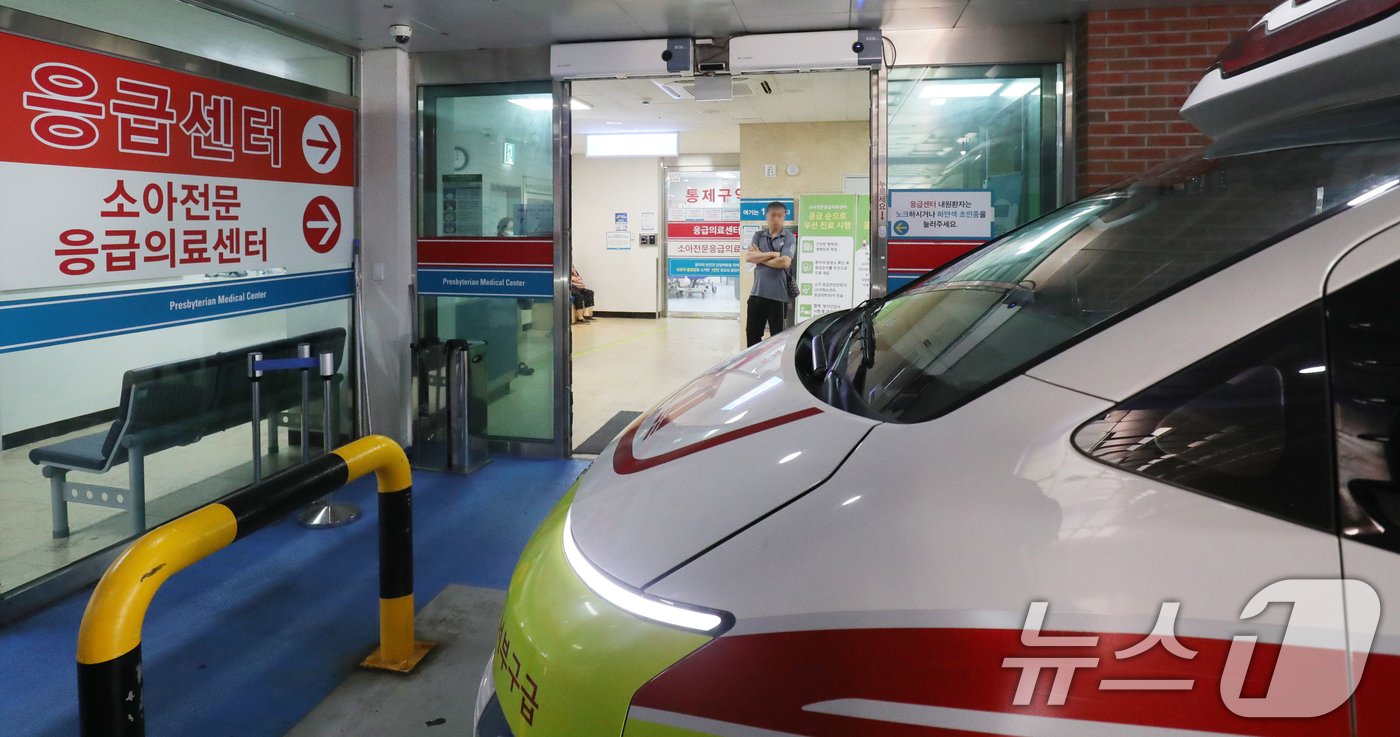 본문 이미지 - 추석 당일인 17일 전북자치도 전주시 전주예수병원 응급의료센터에 구급차가 들어서고 있다. 2024.9.17/뉴스1 ⓒ News1 유경석 기자